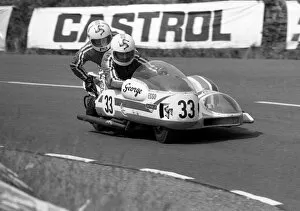 Images Dated 29th November 2015: George Oates & John Molyneux (Kawasaki) 1977 Sidecar TT