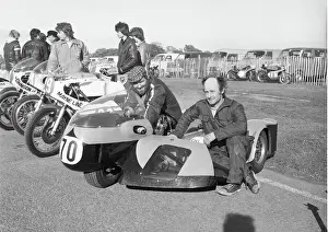 George Oates & John Molyneux (Kawasaki) 1976 1000cc Sidecar TT