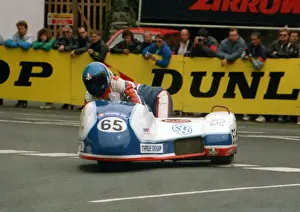 Geraint Roberts & Gillian Roberts (Derbyshire Kawasaki) 1988 Sidecar TT