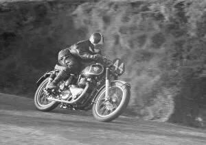 Images Dated 6th February 2022: Gerald Brown (Matchless) 1952 Senior Clubman TT