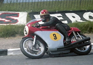Giacomo Agostini Gallery: Giacomo Agostini (MV) 1967 Senior TT