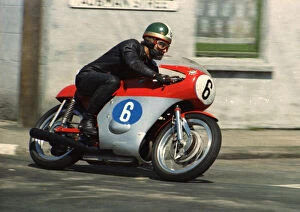 Giacomo Agostini Gallery: Giacomo Agostini (MV) 1969 Junior TT