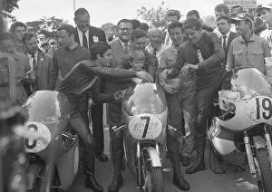 Giacomo Agostini Collection: Giacomo Agostini (MV) JIm Redman (Honda), Phil Read (Yamaha) 1966 Junior TT