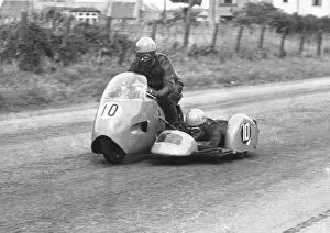 Images Dated 4th August 2021: Gordon Bell & G B Bewley (Norton) 1964 Southern 100