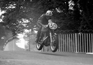 Images Dated 22nd October 2020: Gordon Bell (Matchless) 1960 Senior Manx Grand Prix