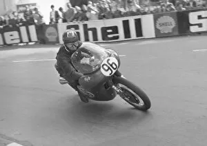 Images Dated 8th January 2022: Gordon Daniels (Cowles Matchless) 1969 Senior Manx Grand Prix