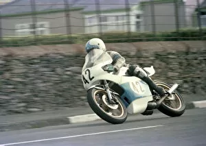Images Dated 2nd August 2021: Gordon Farmer (Yamaha) 1982 Senior Manx Grand Prix