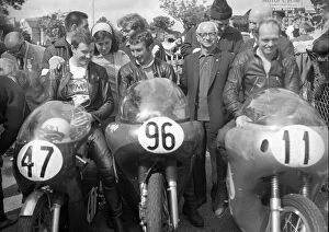 1969 Senior Manx Grand Prix Collection: Gordon Pantall Matchless Gordon Daniels Brian Warburton