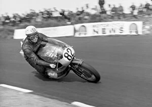 Images Dated 14th July 2022: Gordon Pantall (Yamaha) 1970 Junior Manx Grand Prix