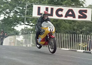 Images Dated 14th November 2020: Gordon Pantall (Yamaha) 1971 Junior TT