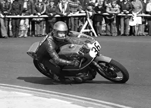 Gordon Russsell (Honda) 1977 Senior Manx Grand Prix