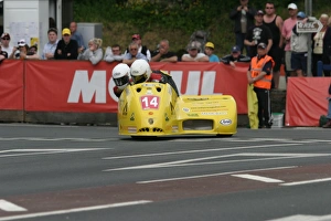 Gordon Shand Gallery: Gordon Shand & Lee Barrett (Shand) 2011 Sidecar TT