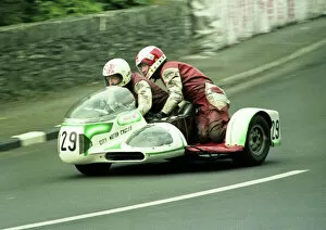 Goronwy Davies Gallery: Goronwy Davies & Elfed Davies (Yamaha) 1983 Sidecar TT