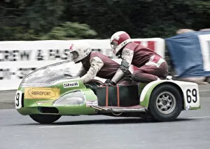Goronwy Davies Gallery: Goronwy Davies & Elfed Davies (Yamaha) 1979 Sidecar TT