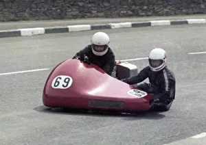 Images Dated 23rd October 2021: Goronwy Davies & Elfed Davies (Yamaha) 1980 Sidecar TT