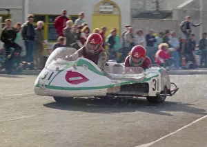 Images Dated 23rd October 2021: Goronwy Davies & Elfed Davies (Yamaha) 1987 Sidecar TT