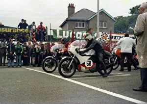 Jeff Jones Gallery: Graham Bentman (Honda) & Jeff Jones (Triumph) 1979 Classic TT