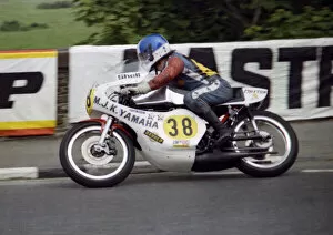 Images Dated 6th April 2021: Graham Waring (Yamaha) 1976 Senior TT