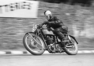 Images Dated 10th October 2021: Harry Grant (Velocette) 1952 Junior TT
