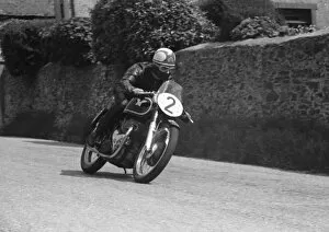Images Dated 17th October 2018: Harry Pearce (Matchless) 1955 Senior TT