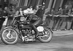 Images Dated 27th November 2015: Harry Pearce (Velocette) 1953 Junior TT