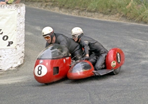 Images Dated 23rd September 2013: Heinz Luthringhauser / Hermann Hahn (BMW) 1970 Sidecar TT