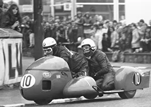 Images Dated 10th February 2022: Heinz Luthringhauser & Josef Cusnik (BMW) 1971 750 Sidecar TT