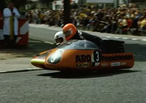 Images Dated 11th March 2018: Helmut Schilling & Rainer Gundel (Aro) 1976 500 Sidecar TT