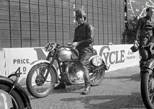Images Dated 1st December 2018: Hilary Iremonger-Watts (Triumph) 1947 Senior Clubman TT