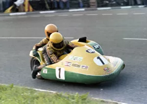 John Parkins Gallery: Bill Hodgkins & John Parkins (Joe Francis Yamaha) 1978 Sidecar TT