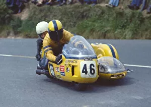 Images Dated 31st December 2021: Bill Hodgkins & Peter Sales (Joe Francis Norton) 1974 500 Sidecar TT