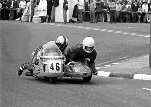 Images Dated 31st December 2021: Bill Hodgkins & Peter Sales (Joe Francis Norton) 1974 500 Sidecar TT TT