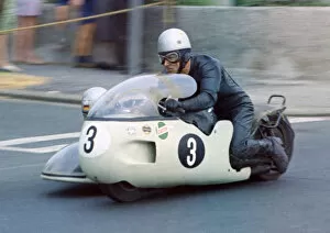 Images Dated 1st November 2018: Horst Owesle & Julius Kremer (Munch URS) 1970 500 Sidecar TT
