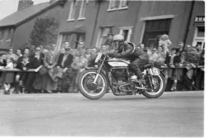 Images Dated 10th October 2021: Howard Grindley (Norton) 1952 Senior TT