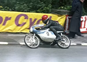 Images Dated 13th January 2022: Hugh Anderson (Suzuki) 1965 50cc TT