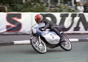 Images Dated 13th December 2021: Hugh Anderson (Suzuki) 1966 50cc TT