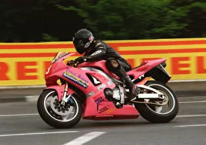 Images Dated 27th September 2018: Ian Armstrong (Yamaha) 1999 Production TT