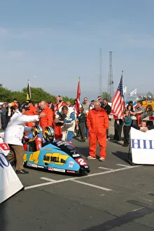 Images Dated 31st May 2003: Ian Bell & Ian Carpenter (DMR Bell Yamaha) 2003 Sidecar TT