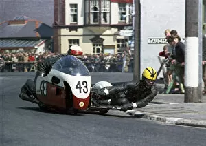 Images Dated 6th October 2021: Ian Fillery & K E Buckmaster (Triumph) 1967 Sidecar TT