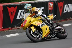 Images Dated 26th April 2021: Ian Hutchinson (Yamaha) 2008 Superstock TT