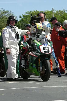 Images Dated 3rd June 2006: Ian Lougher (Honda) 2006 Superbike TT