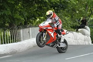 Images Dated 8th June 2009: Ian Lougher (Yamaha) 2009 Superbike TT