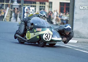 Images Dated 14th May 2019: Ian McDonald & Andre Witherington (Triumph) 1970 750 Sidecar TT