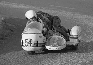 Images Dated 24th September 2013: Ian McDonald & David Bickley (Devimead BSA) 1972 750 Sidecar TT