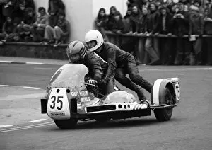 Images Dated 14th August 2016: Ian McDonald & H Sanderson (Kawasaki) 1977 Sidecar TT