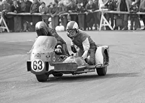 Ian McDonald & Hugh Sanderson (Weslake) 1975 Sidecar 1000 TT