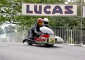 Images Dated 14th August 2016: Ian McDonald & Phil Godfrey (Weslake) 1974 750 Sidecar TT