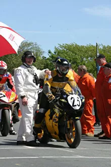 Images Dated 3rd June 2006: Ian Pattinson (Suzuki) 2006 Superbike TT