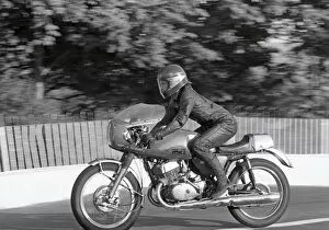 Images Dated 4th April 2020: Ian Richards (Suzuki) 1975 Production TT