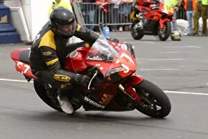 Images Dated 8th June 2004: Ian Smith (Yamaha) 2004 Production 1000 TT